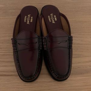 Weejuns burgundy loafers